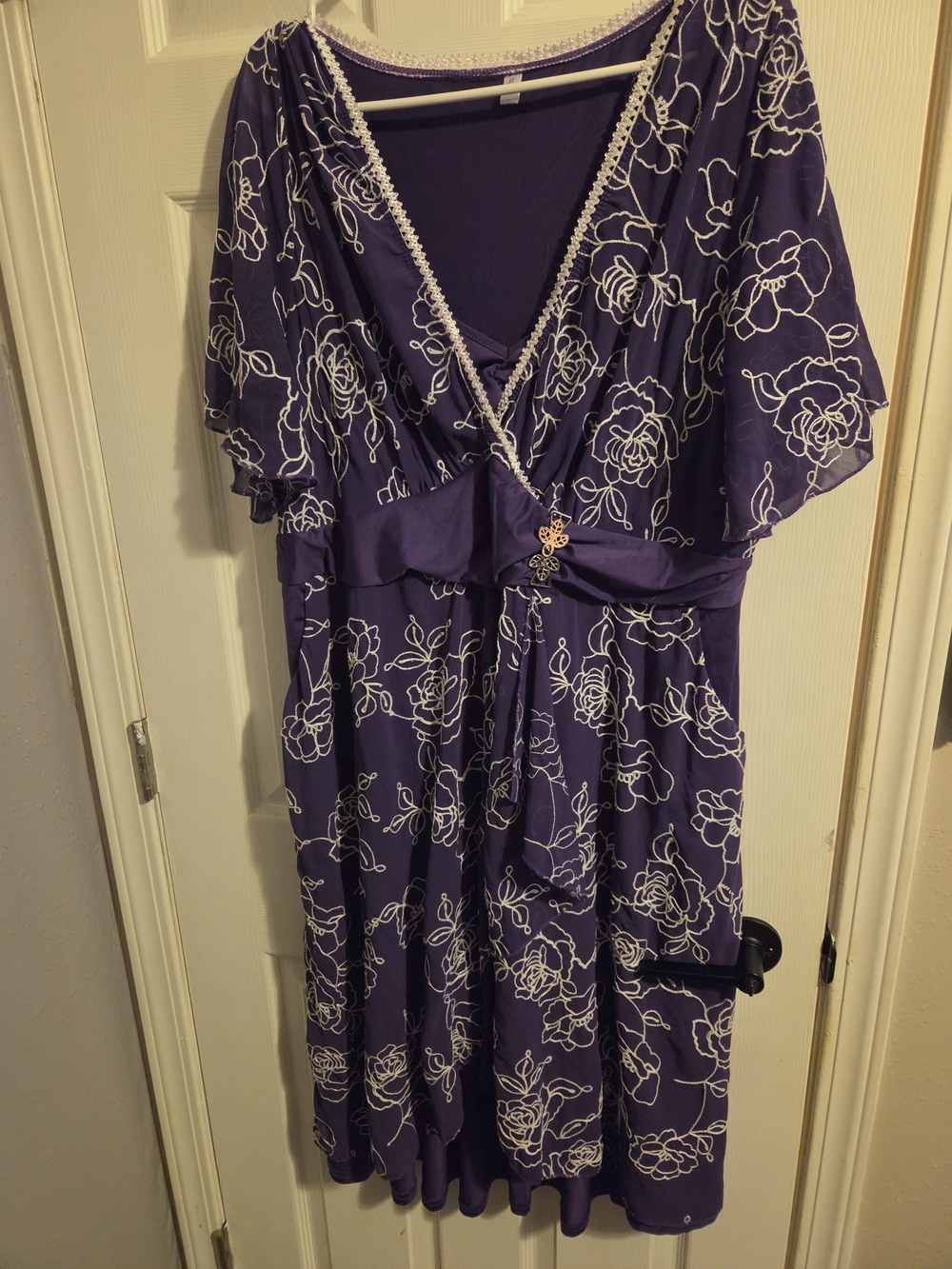 Purple Floral V-Neck Midi Dress with Lace Trim